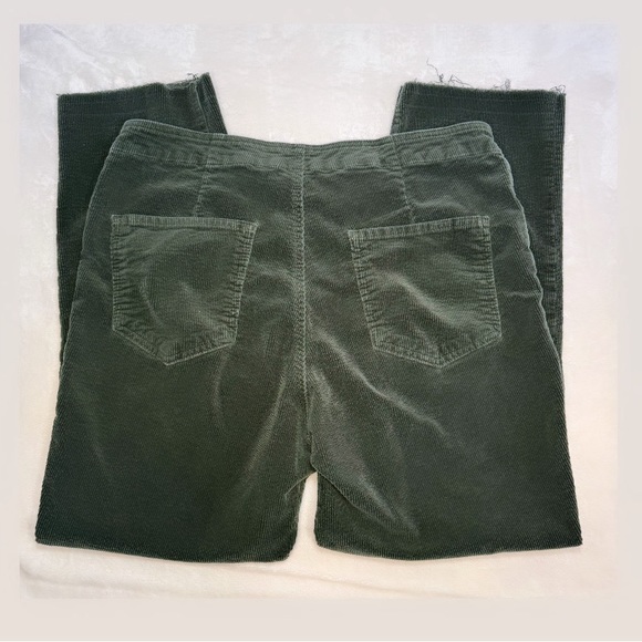 Kut From The Kloth Paola Exposed Ankle Slim Straight Leg Corduroy Pants in Green - Picture 4 of 10